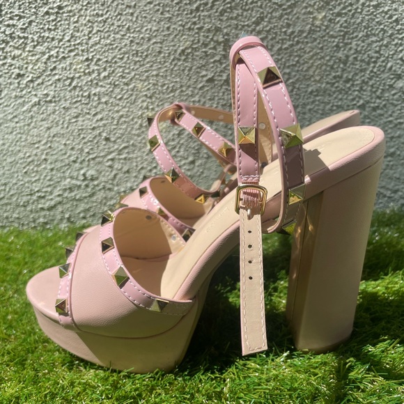 Wild Diva Lounge | Pink Nude Pyramid Studded Platform Heeled Sandal | Size 8 NWT - Picture 2 of 10